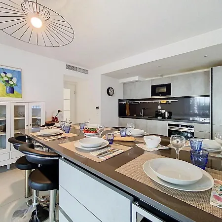 Bay Side Adresse D'exception En Bord De Апартаменти